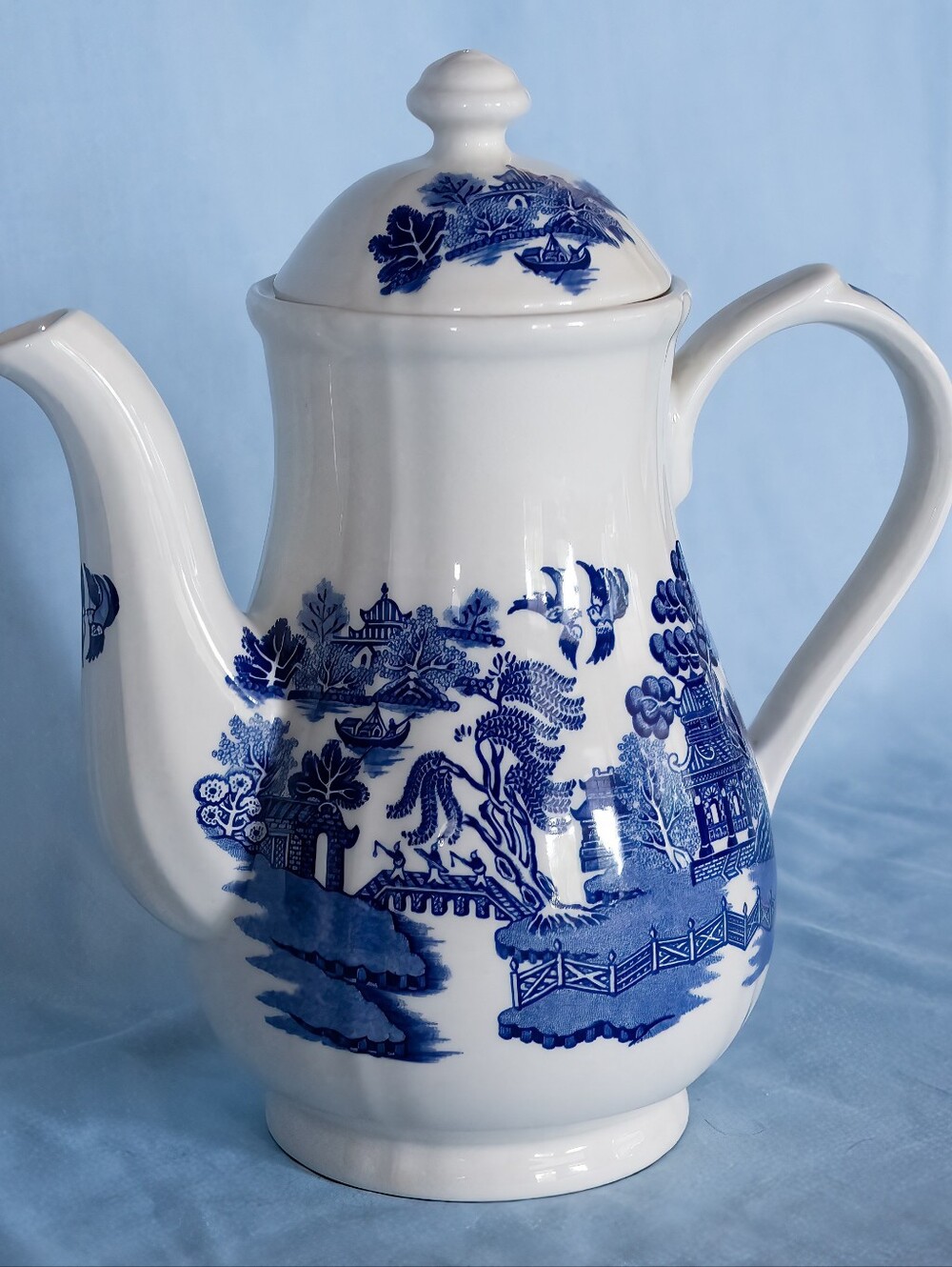 Beautiful Churchill Blue Willow Large Coffee Pot. Made In England!